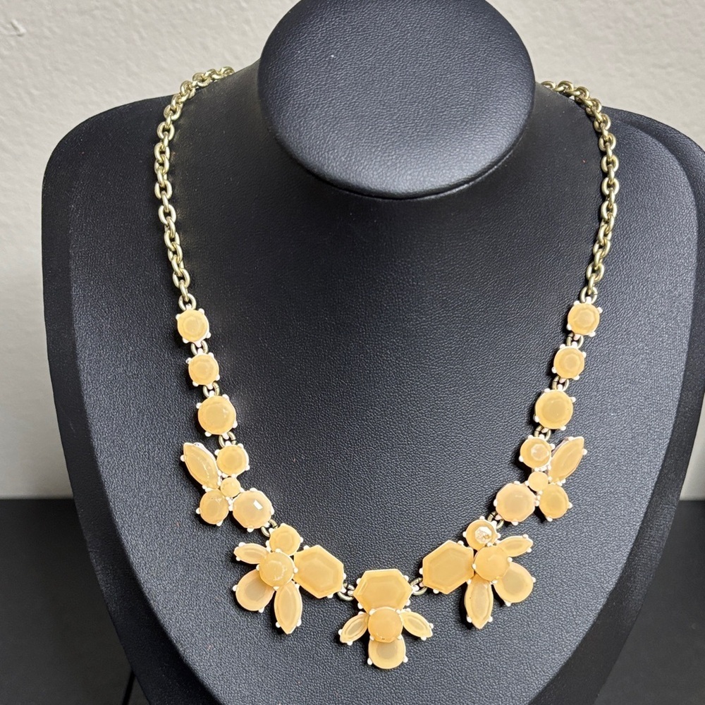 J. Crew Retired Peach Pink Crystal Flowers Statement Necklace Gold Tone